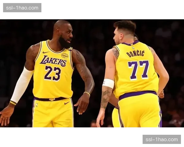 湖人詹姆斯称东契奇不可替代需团队篮球弥补空缺